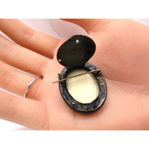 Antique Victorian Whitby Jet Photo Locket Brooch Pin Mourning Pin - Picture 7 of 9